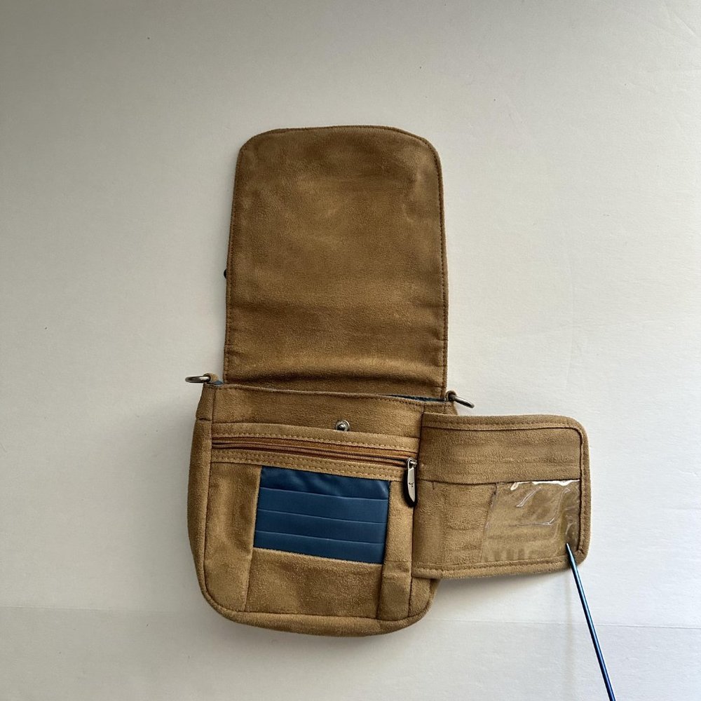 Travelon Unisex Anti-theft Crossbody Bag Beige Faux Suede Pockets - Picture 7 of 12